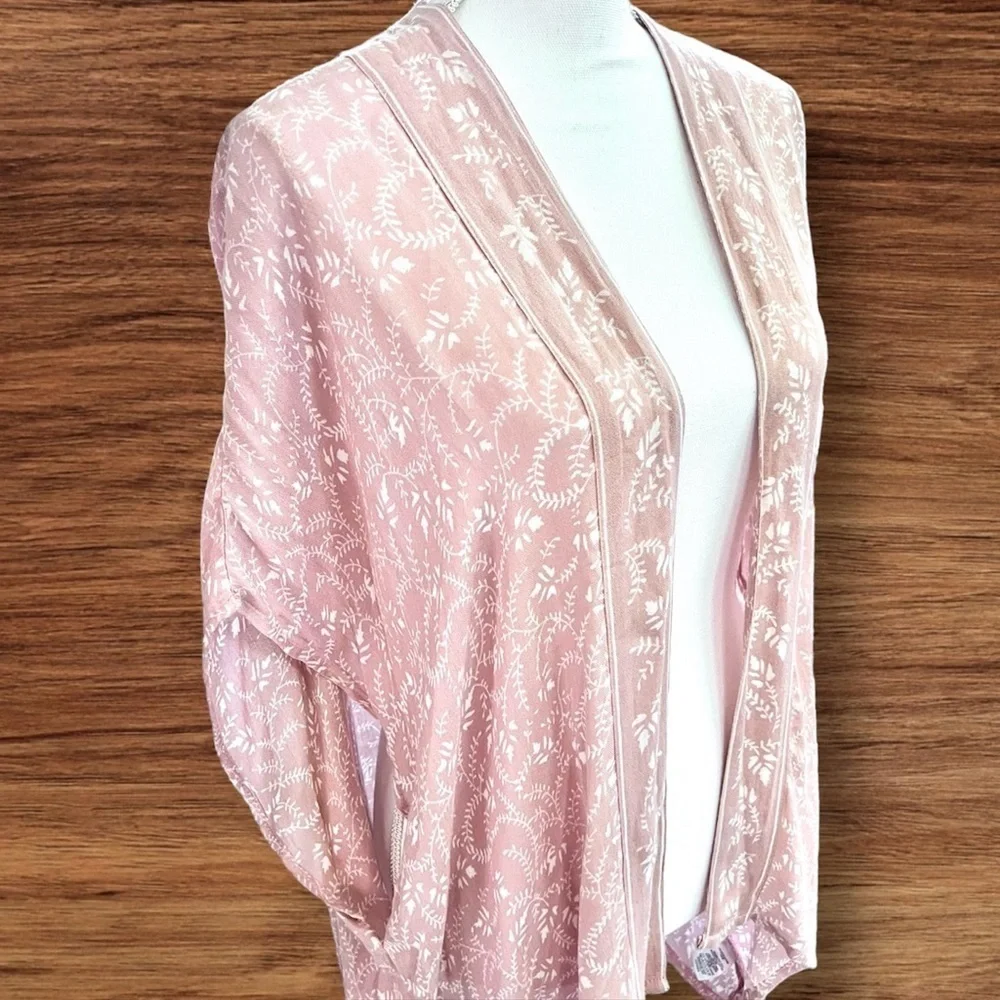 LOFT Summer Shawl Wrap Coverup Pink & White Floral Oversized Lightweight EUC